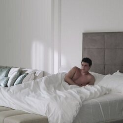 Imagen de Adam DiMarco en 2x07 titulado 'Arrivederci' de 'The White Lotus'
