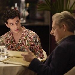 Michael Imperioli y Adam DiMarco en 2x07 titulado 'Arrivederci' de 'The White Lotus'