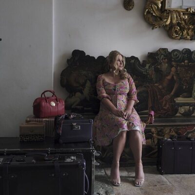 Jennifer Coolidge en 2x07 'Arrivederci' de 'The White Lotus'