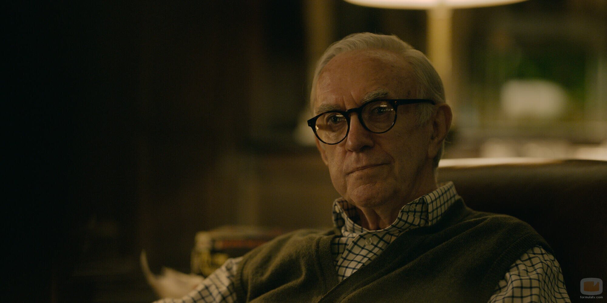 Jonathan Pryce en el 1x01 de 'Slow Horses'