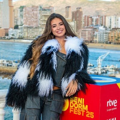 Daniela Blasco posa en la rueda de prensa del Benidorm Fest 2025