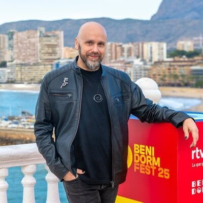 Mawot posa en la rueda del prensa del Benidorm Fest 2025