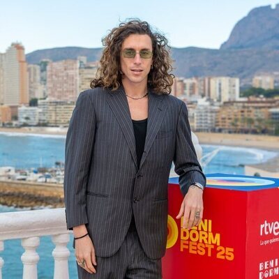Lucas Bun posa en la rueda de prensa del Benidorm Fest 2025