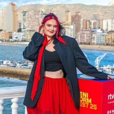 DeTeresa posa en la rueda de prensa del Benidorm Fest 2025