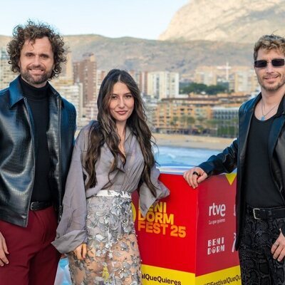 K!ngdom posa en la rueda de prensa del Benidorm Fest 2025