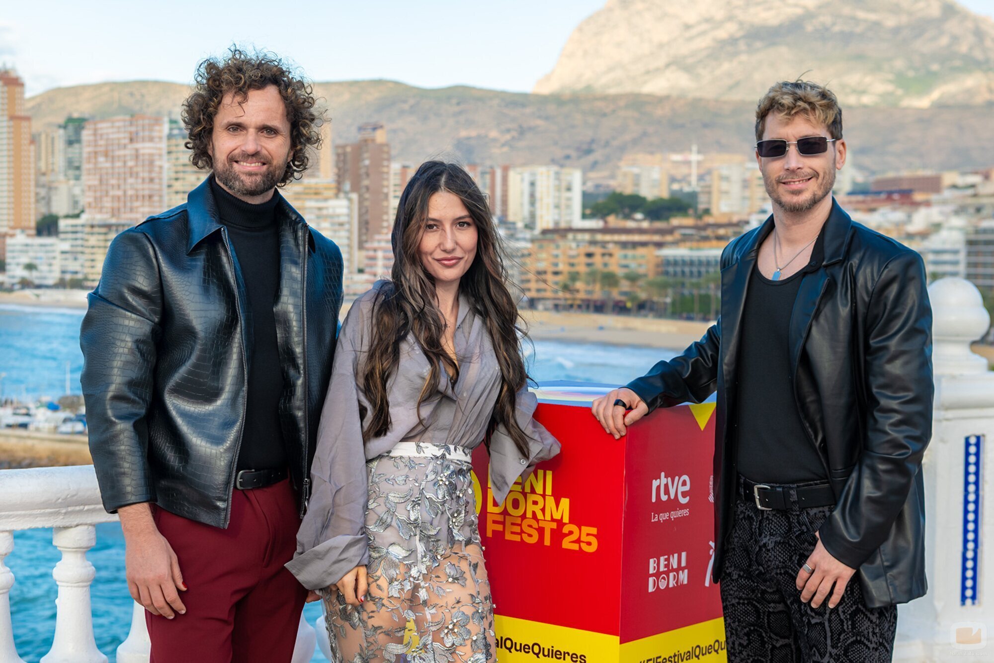 K!ngdom posa en la rueda de prensa del Benidorm Fest 2025