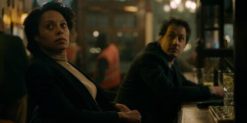 Rosalind Eleazar en 1x02 'Copas después del trabajo' de 'Slow Horses'