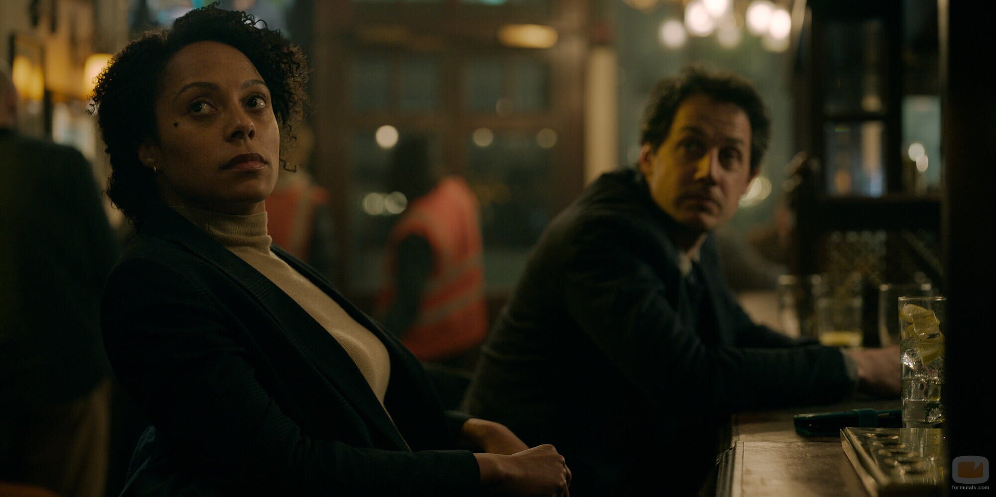 Rosalind Eleazar en 1x02 'Copas después del trabajo' de 'Slow Horses'