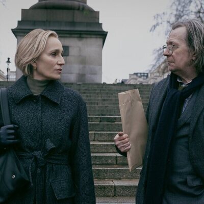 Gary Oldman y Kristin Scott Thomas en 'Caprichos' de 'Slow Horses'