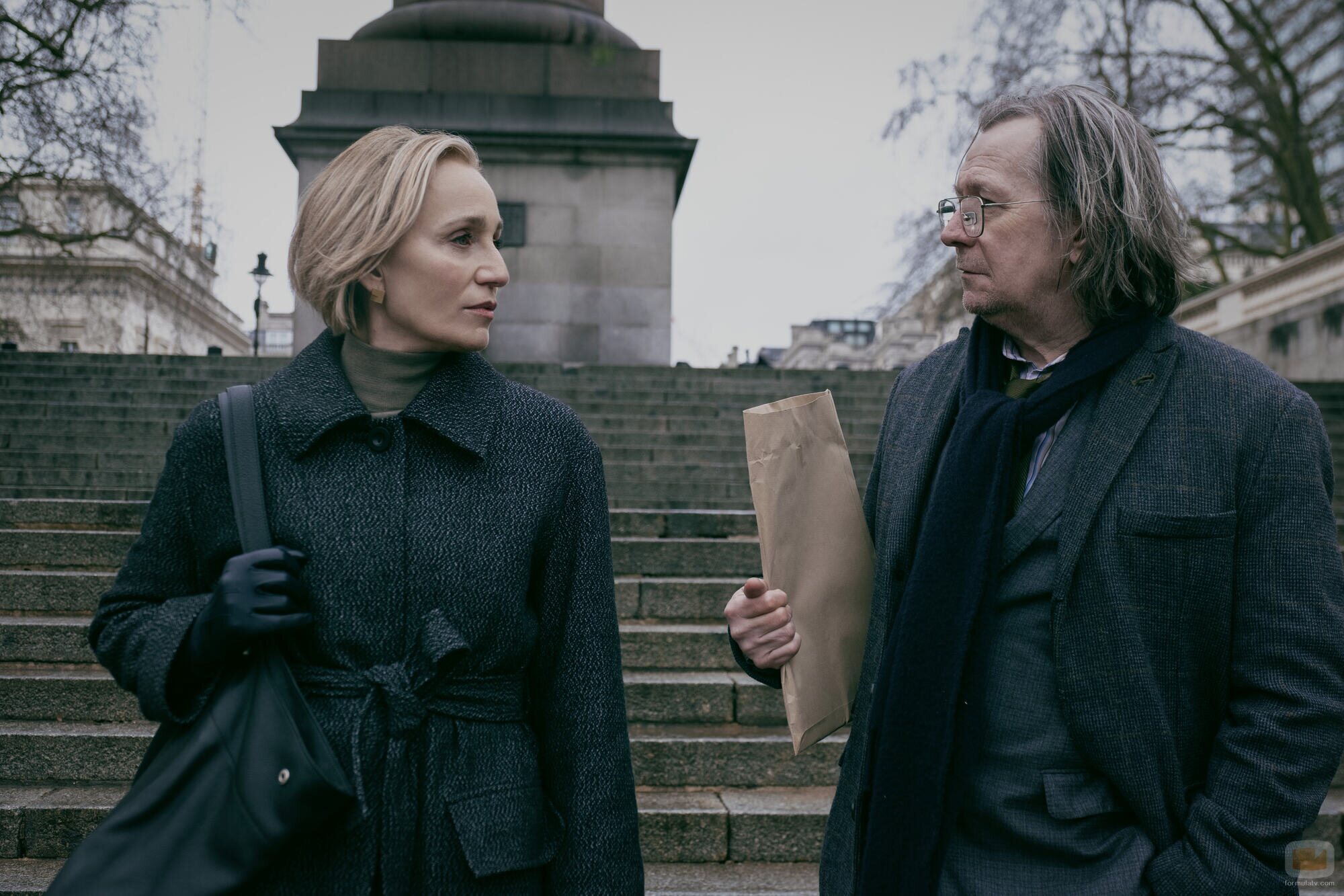 Gary Oldman y Kristin Scott Thomas en 'Caprichos' de 'Slow Horses'