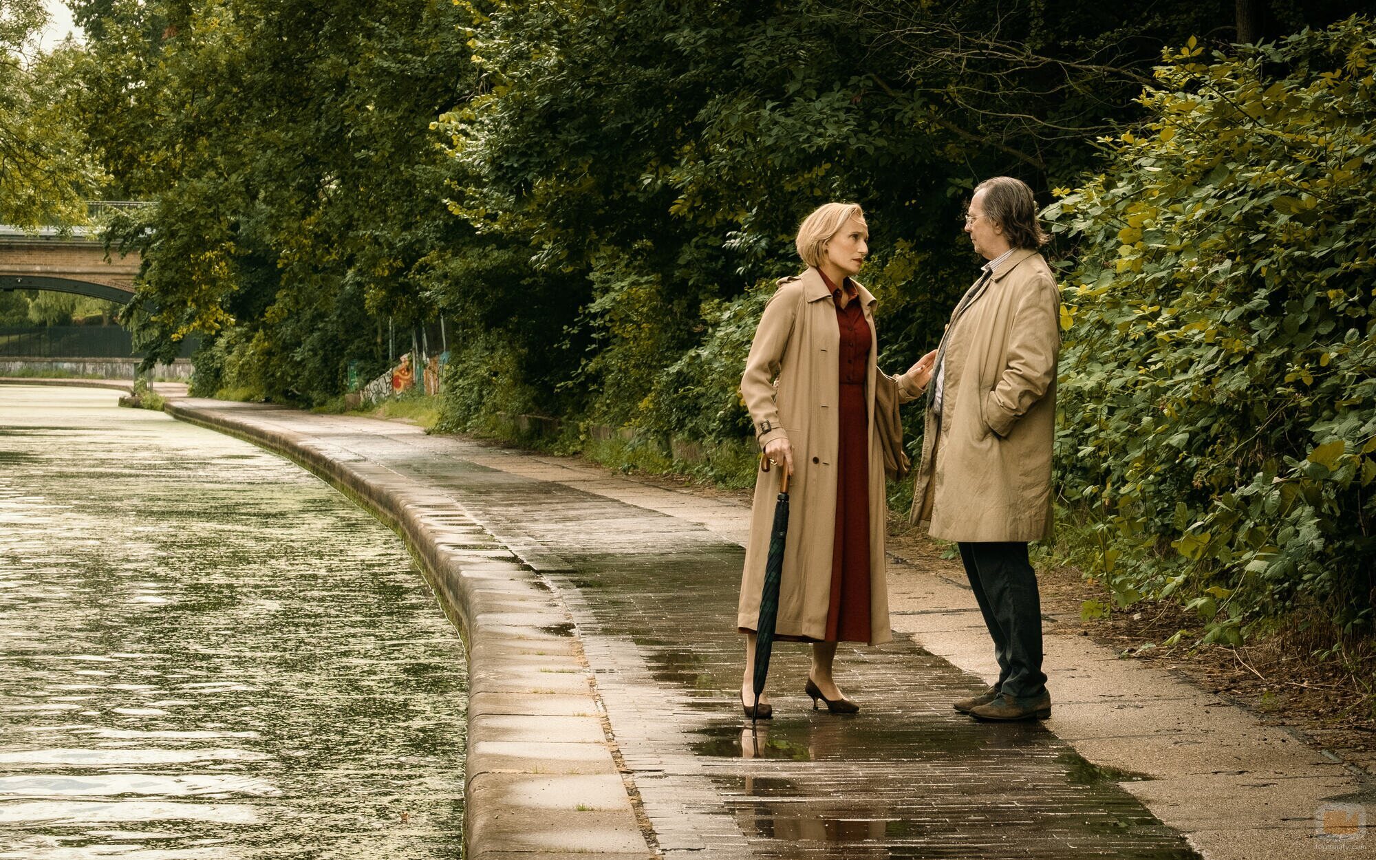 Gary Oldman y Kristin Scott Thomas en el 2x01 de 'Slow Horses'