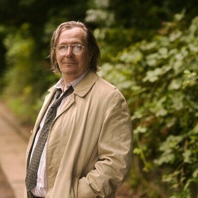 Gary Oldman en 2x01 titulado 'Última parada' de 'Slow Horses'