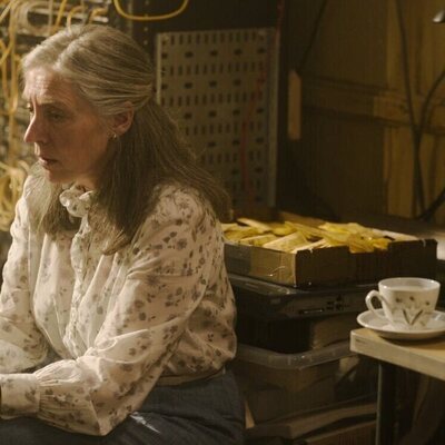 Saskia Reeves en la temporada 2 y el capítulo 01 de 'Slow Horses'