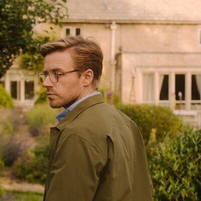 Jack Lowden en Capítulo 3 titulado 'Juegos de chupitos' de 'Slow Horses'