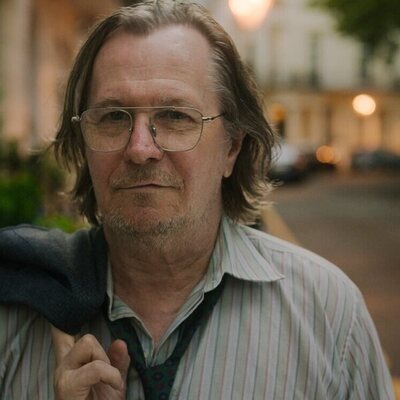 Foto de Gary Oldman en el 2x04 de 'Slow Horses'