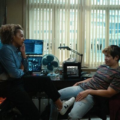 Rosalind Eleazar y Christopher Chung en Capítulo 2 titulado 'Lecciones duras' de 'Slow Horses'