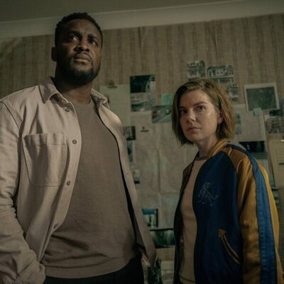 Kadiff Kirwan y Aimee-Ffion Edwards en 3x03 titulado 'Negociando con tigres' de 'Slow Horses'