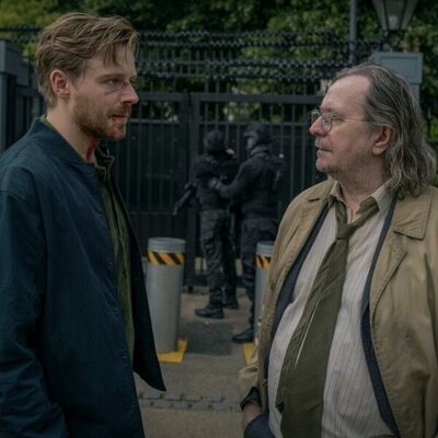 Gary Oldman y Jack Lowden en 3x03 'Negociando con tigres' de 'Slow Horses'