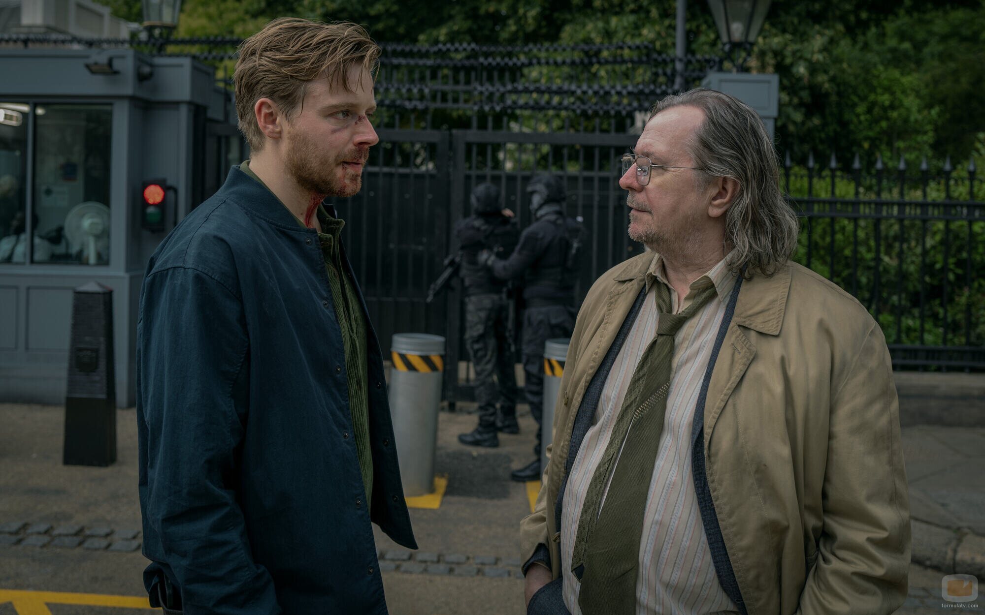 Gary Oldman y Jack Lowden en 3x03 'Negociando con tigres' de 'Slow Horses'