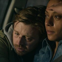 Rosalind Eleazar y Jack Lowden en 3x04 'Visitas inesperadas' de 'Slow Horses'