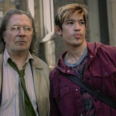 Gary Oldman y Christopher Chung en 3x04 titulado 'Visitas inesperadas' de 'Slow Horses'
