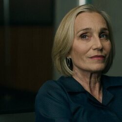 Kristin Scott Thomas en 3x05 'Limpieza' de 'Slow Horses'