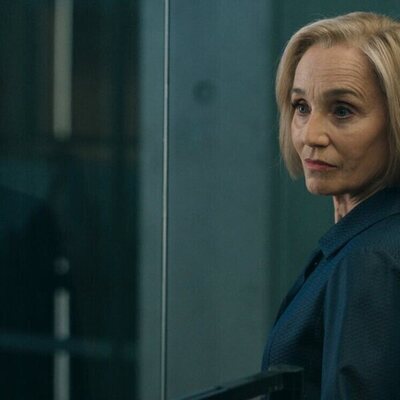 Kristin Scott Thomas en 3x06 'Footprint' de 'Slow Horses'