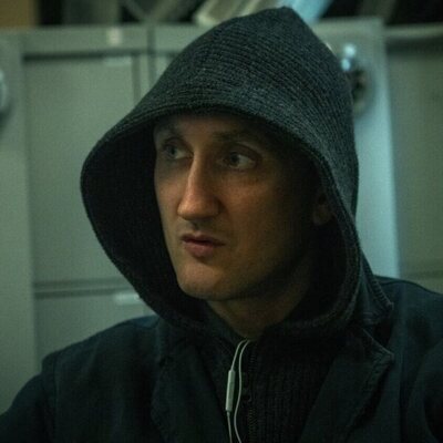 Tom Brooke en 4x01 titulado 'Suplantación de identidad' de 'Slow Horses'