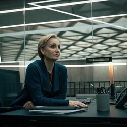 Kristin Scott Thomas en 4x04 'Regreso' de 'Slow Horses'