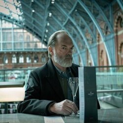 Hugo Weaving en Capítulo 4 titulado 'Regreso' de 'Slow Horses'
