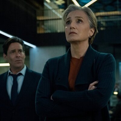 James Callis y Kristin Scott Thomas en Capítulo 6 titulado 'Hola y adiós' de 'Slow Horses'