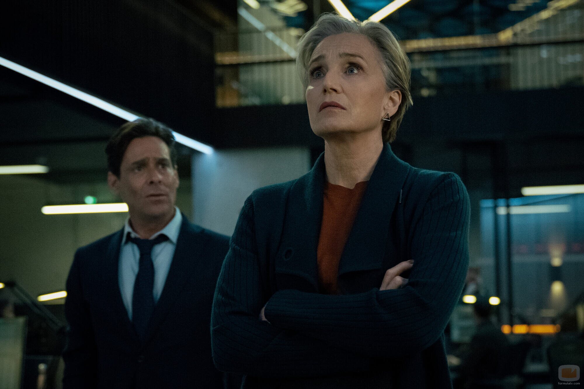 James Callis y Kristin Scott Thomas en Capítulo 6 titulado 'Hola y adiós' de 'Slow Horses'