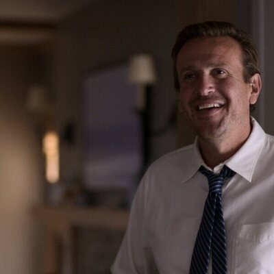 Escena de Jason Segel en el 1x01 de 'Terapia sin filtro'