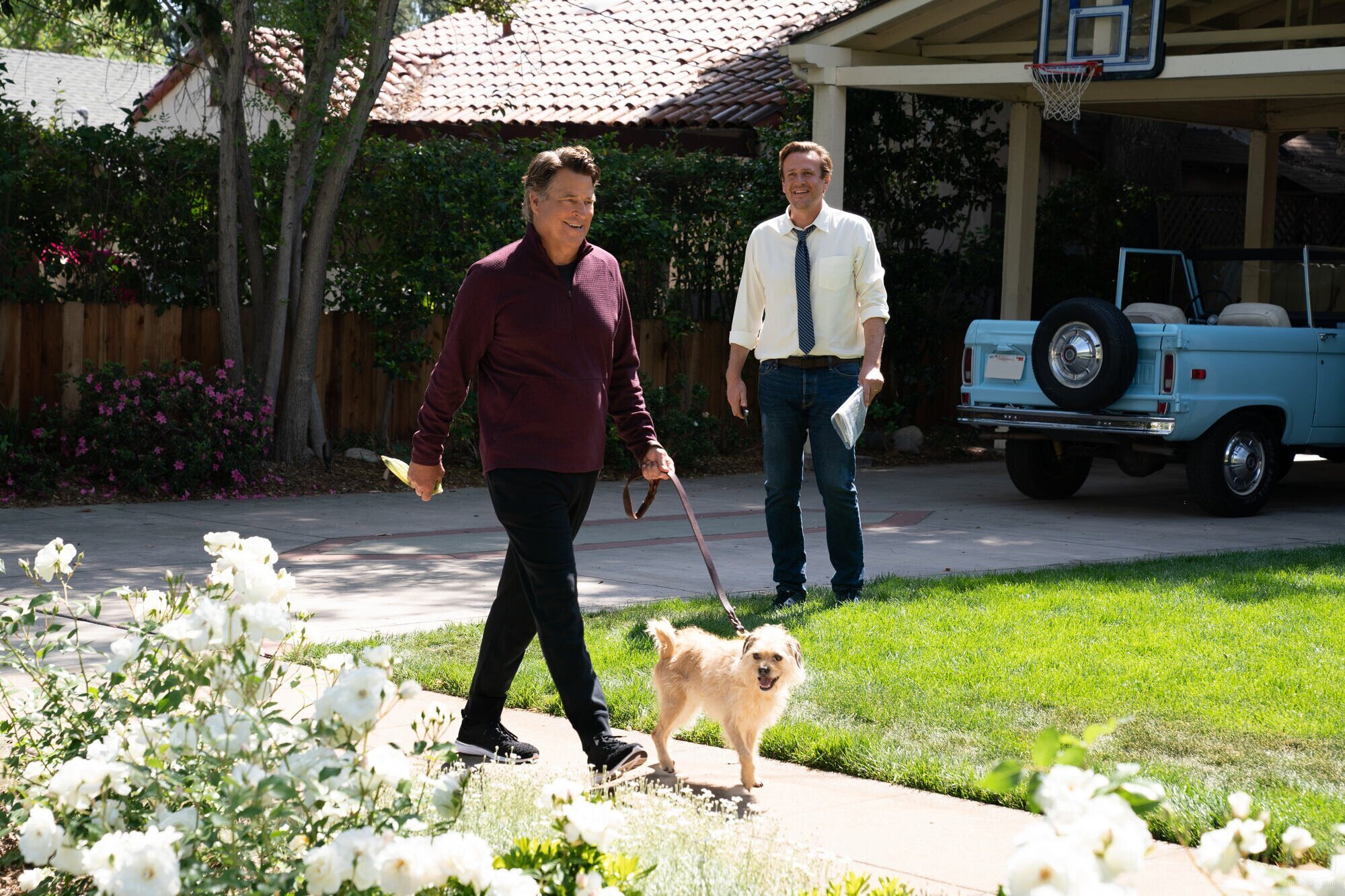 Jason Segel y Ted McGinley en la temporada 1 y el capítulo 01 de 'Terapia sin filtro'