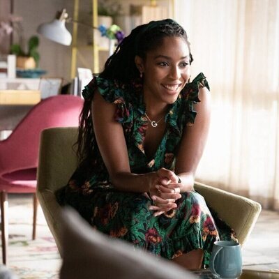 Jessica Williams en el 1x01 de 'Terapia sin filtro'