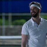 Michael Urie en el 1x02 de 'Shrinking'