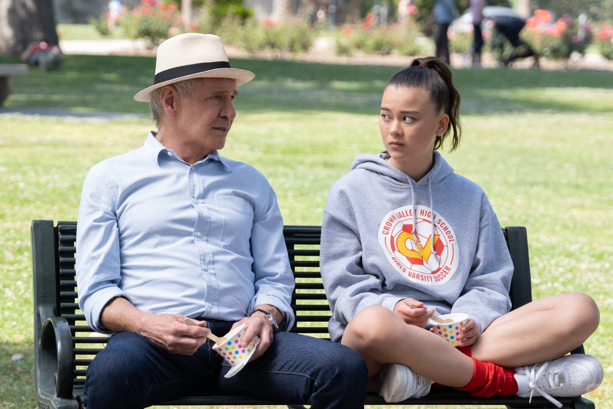 Escena de Harrison Ford y Lukita Maxwell en 'Fortaleza de soledad' de 'Terapia sin filtro'