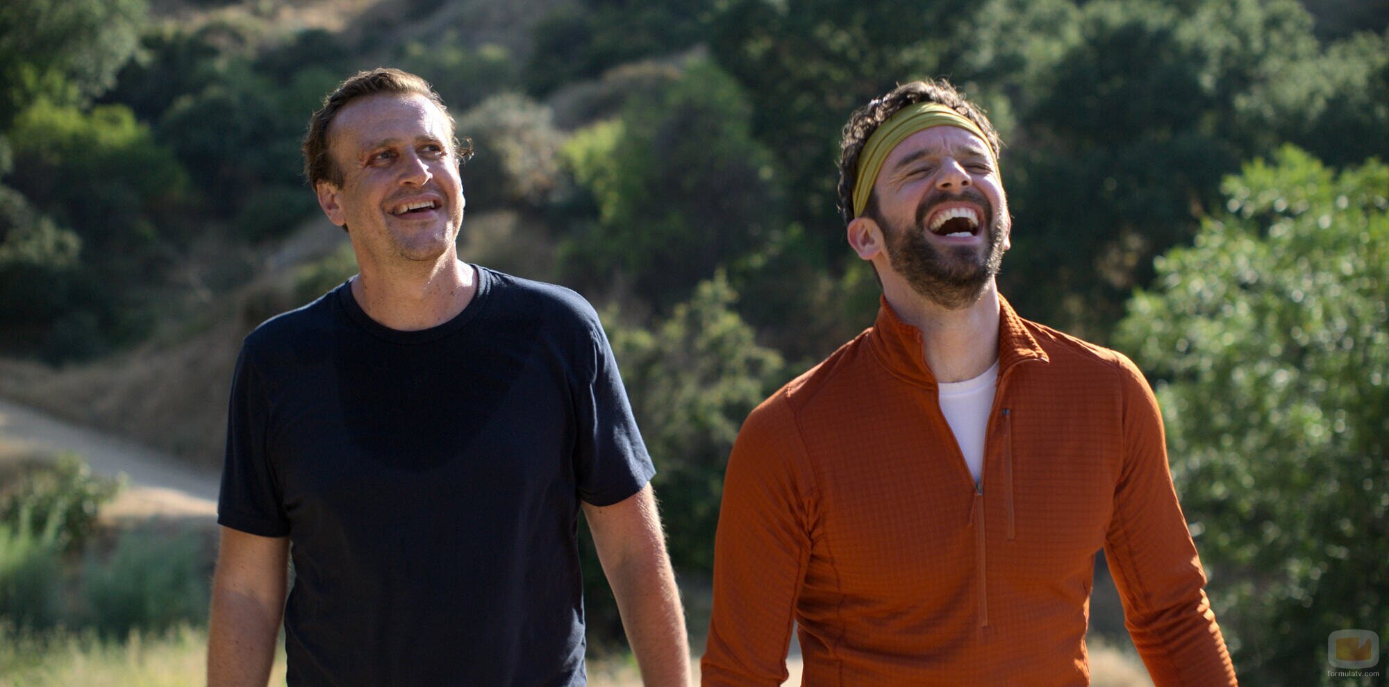 Michael Urie y Jason Segel en Capítulo 3 titulado 'Quince minutos' de 'Terapia sin filtro'