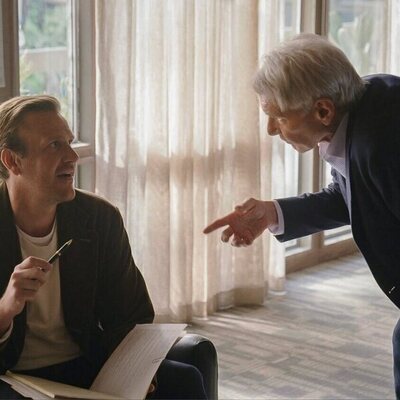 Jason Segel y Harrison Ford en la temporada 1 y el capítulo 04 de 'Terapia sin filtro'