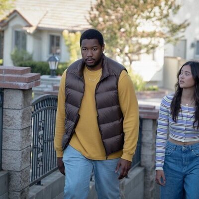 Luke Tennie y Lukita Maxwell en el 1x05 de 'Shrinking'