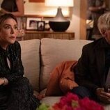 Christa Miller y Harrison Ford en la temporada 1 y el capítulo 06 de 'Terapia sin filtro'
