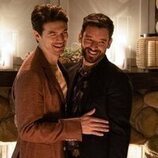 Michael Urie y Devin Kawaoka en 1x06 'Síndrome del impostor' de 'Terapia sin filtro'