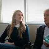 Lily Rabe y Harrison Ford en la temporada 1 y el capítulo 07 de 'Terapia sin filtro'