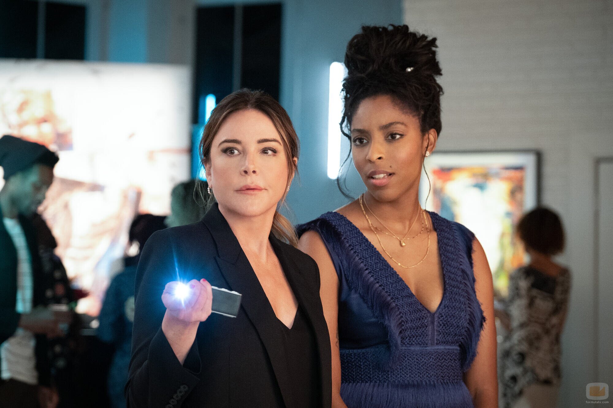 Christa Miller y Jessica Williams en 1x08 titulado 'Bup' de 'Terapia sin filtro'