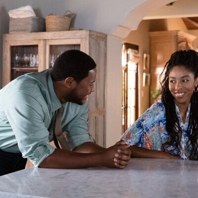 Luke Tennie y Jessica Williams en 1x08 'Bup' de 'Terapia sin filtro'