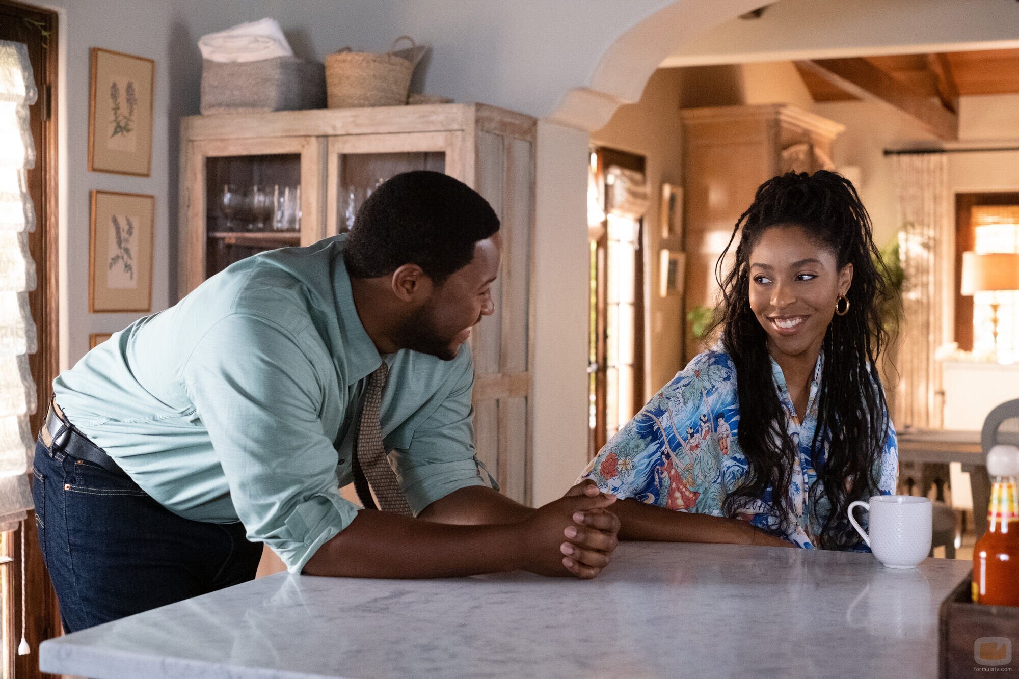 Luke Tennie y Jessica Williams en 1x08 'Bup' de 'Terapia sin filtro'