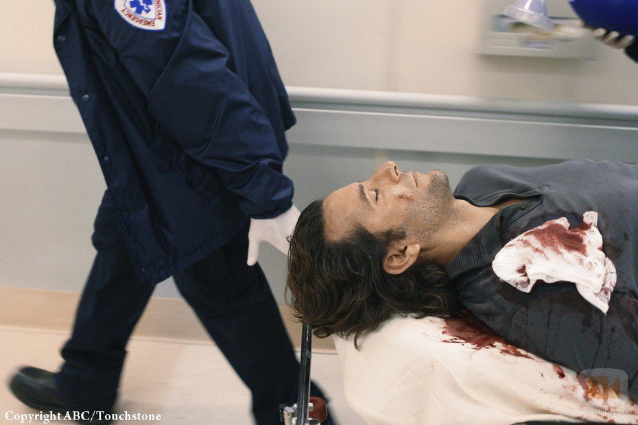 Desmond Hume herido en 'Perdidos'