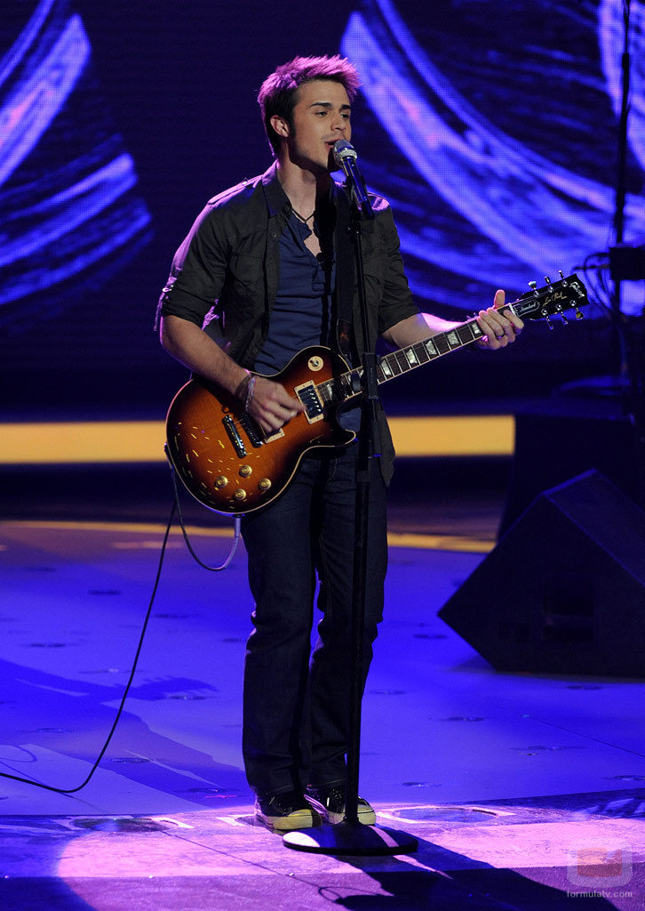 Kris Allen en 'American Idol', durante su actuación