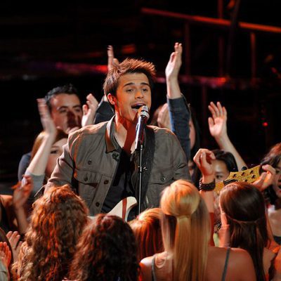 Kris Allen de 'American Idol' cantando