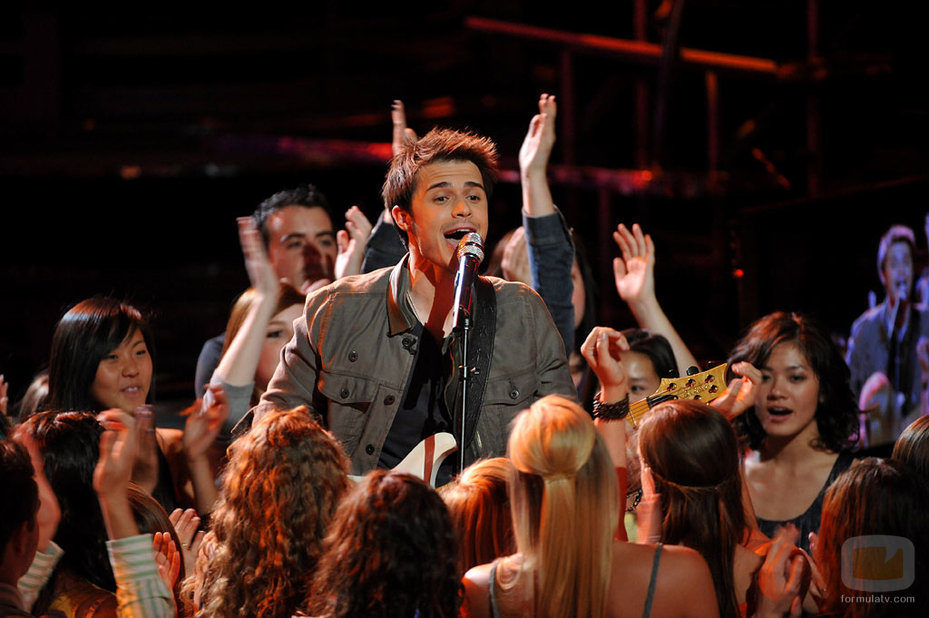 Kris Allen de 'American Idol' cantando